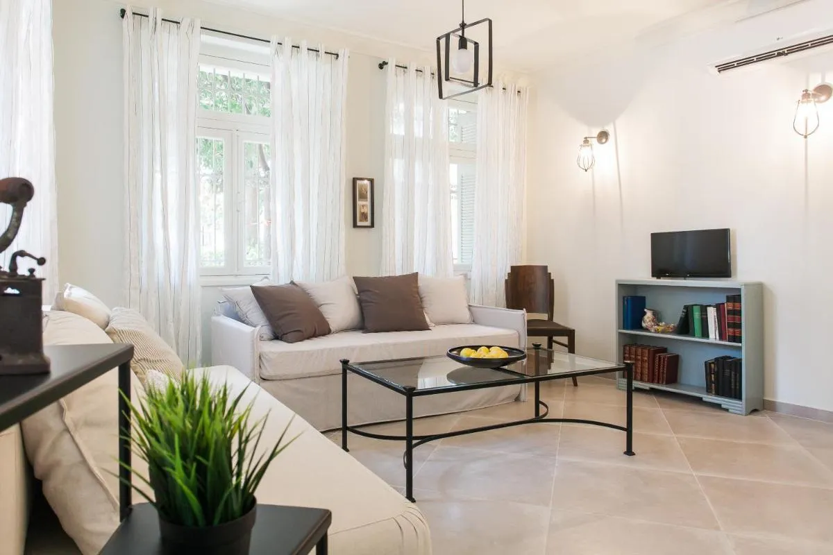 Image 4 of 1930’s Athenian House