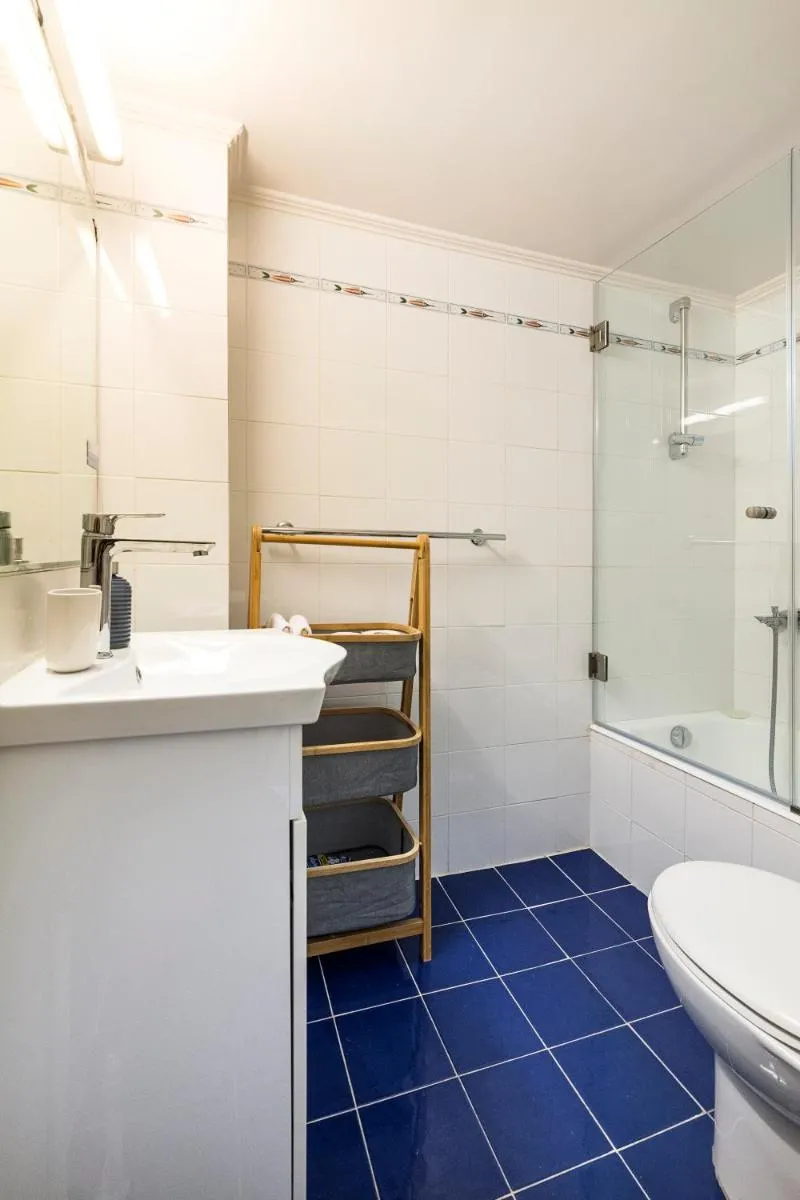 Image 3 of 1 KM from The Acropolis 1 Bedroom Apt Netflix And Washing Machine