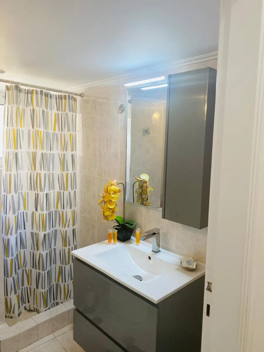 Image 2 of 2 BD Apt in Koukaki 8’ away from Acropolis