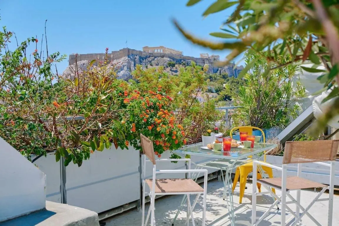 Image of 360 view in roof top appartment with patio