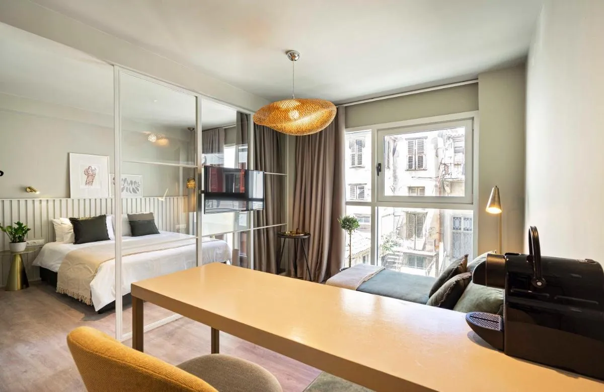 Image 2 of 9 Muses Exclusive Suites In Syntagma