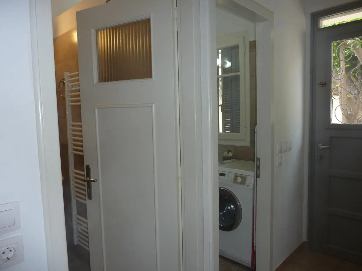 Image 4 of A Painter’s House in Plaka