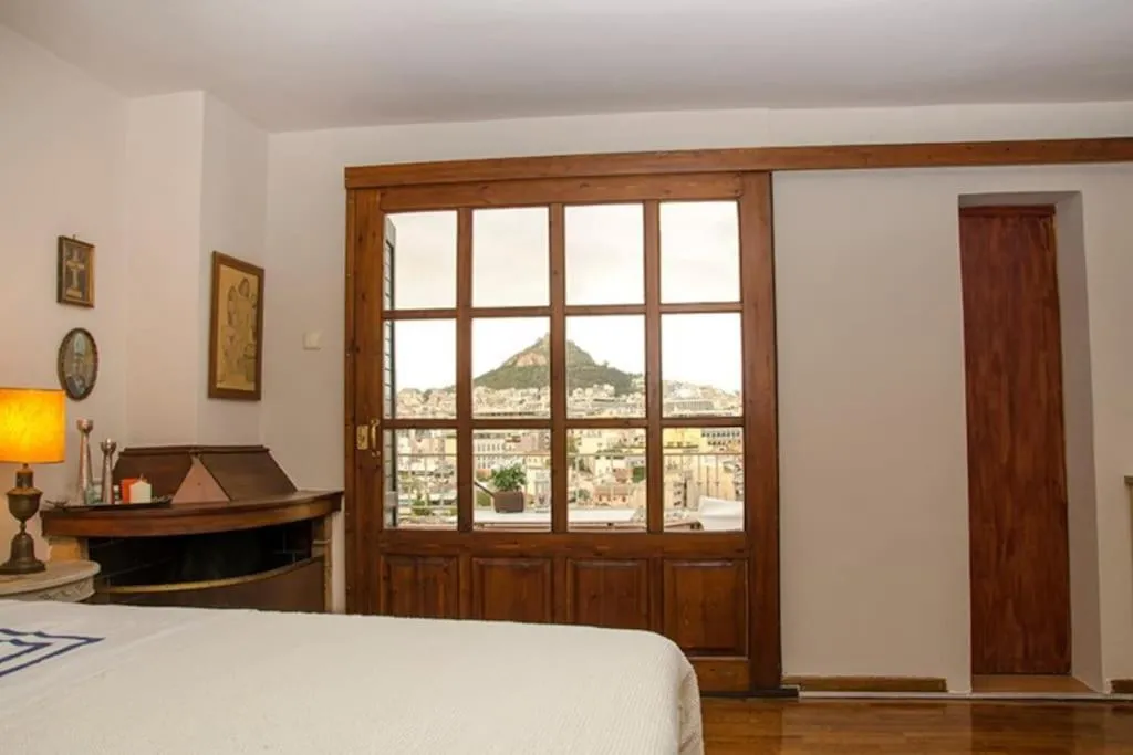 Image 5 of A Small House in a Unique Location of Athens