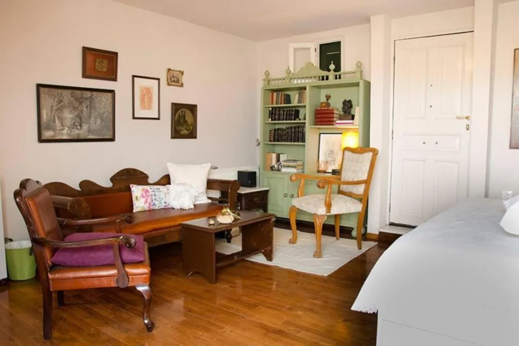 Image 3 of A Small House in a Unique Location of Athens