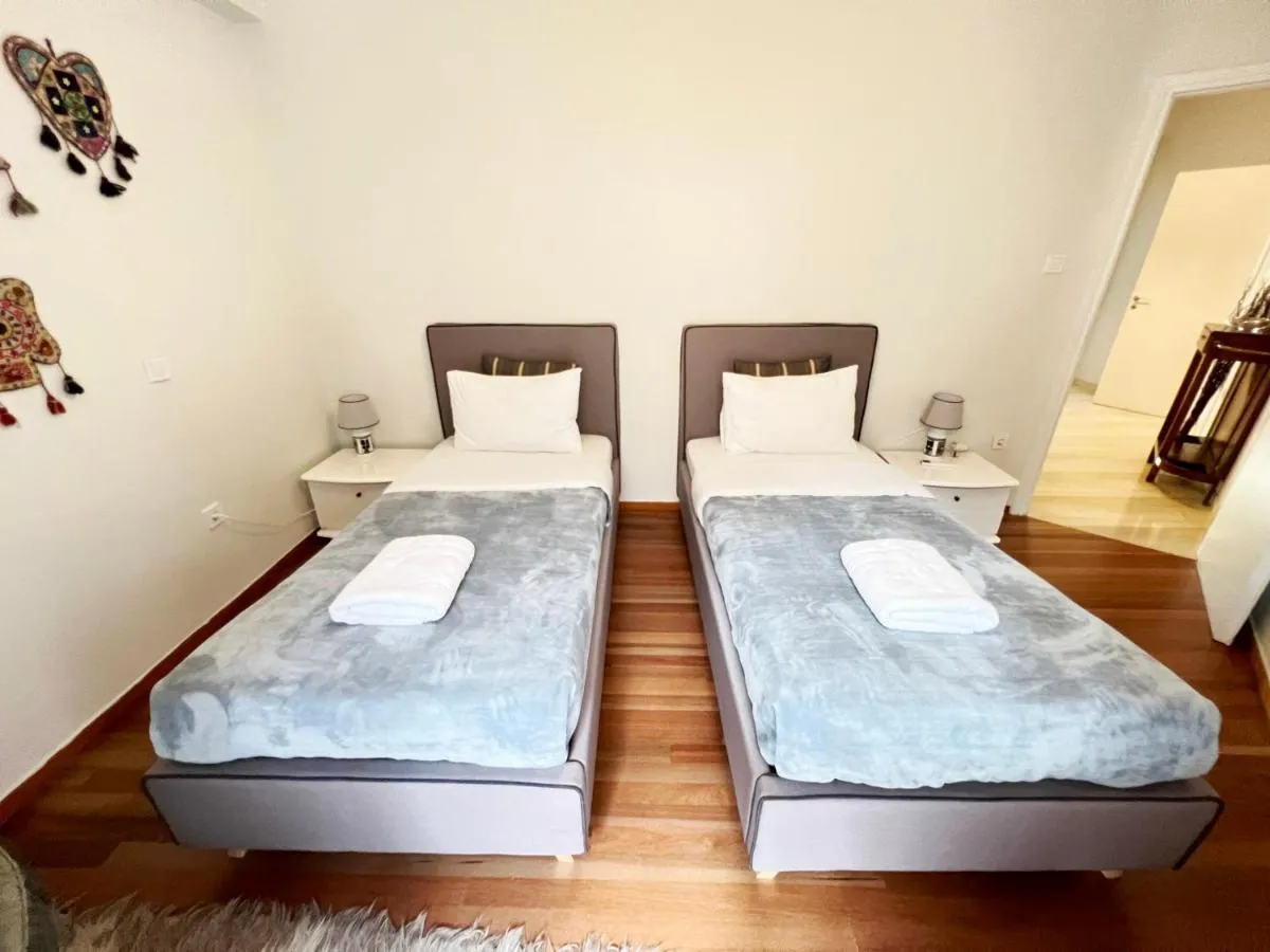 Image 4 of A Stroll to the Acropolis – By Athenian Homes