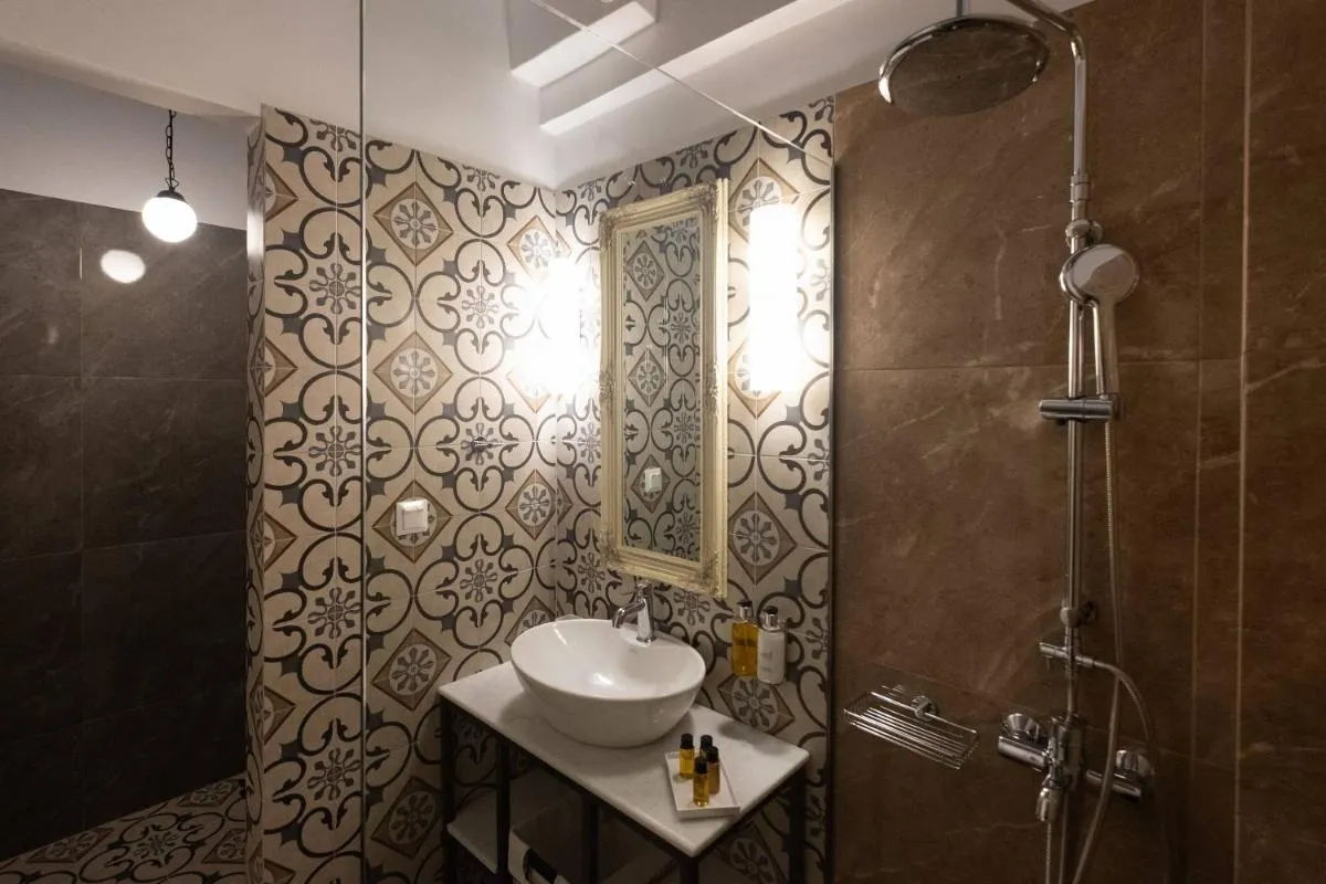 Image 2 of ATHENIAN YARD SUITES