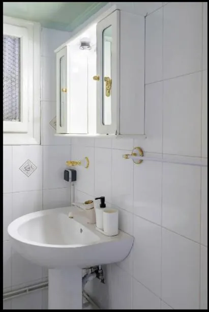 Image 3 of ATHENS CLASSIC LUXURY APARTMENT, 3 km form Acropoli, 5km from the Beach