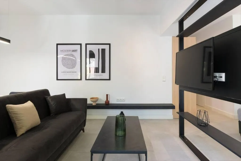 Image 4 of Academy Elegant Apartment #201