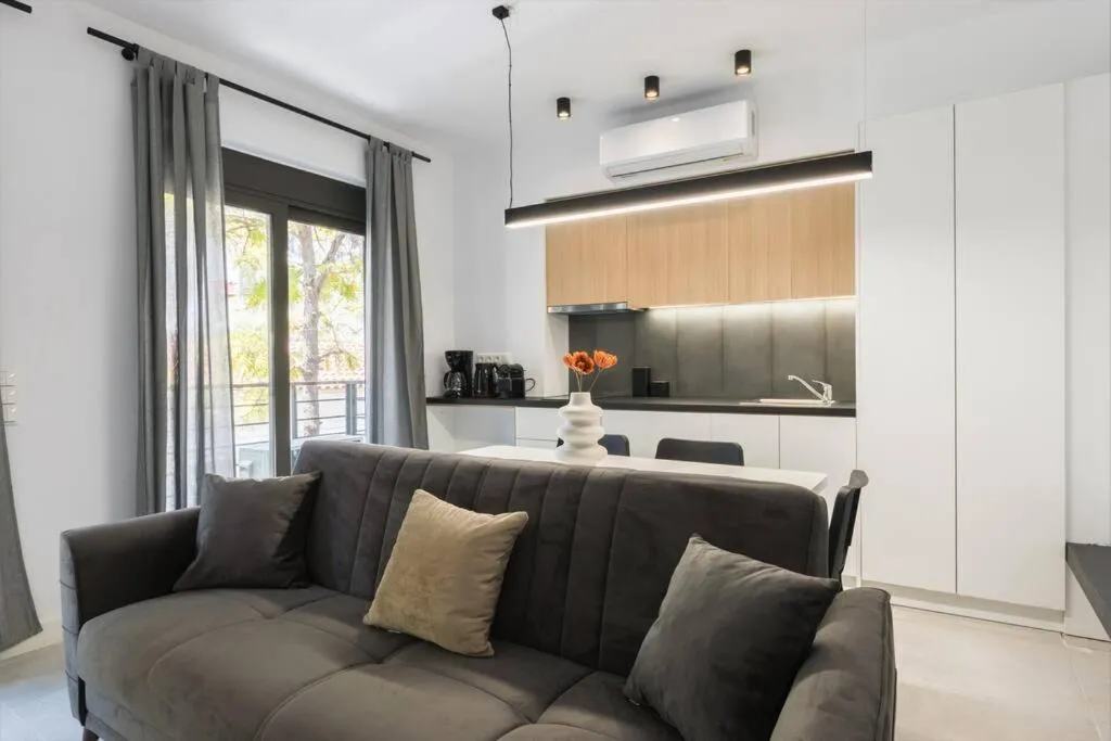 Image 3 of Academy Elegant Apartment #201