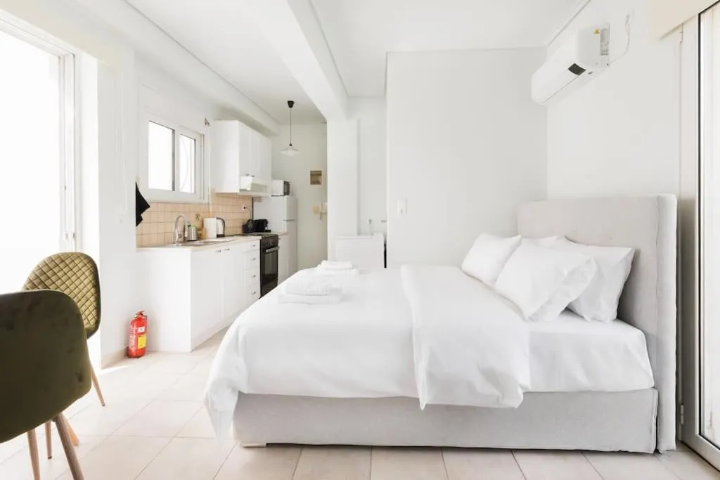 Image 2 of Adorable sunny studio with private balcony I