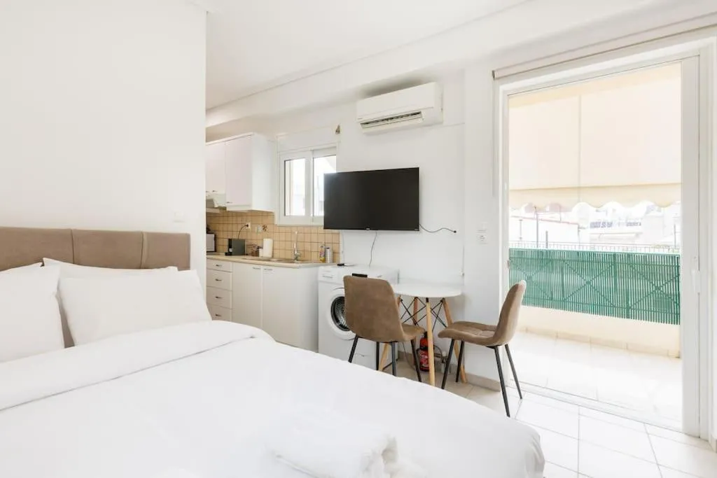 Image 6 of Adorable sunny studio with private balcony II