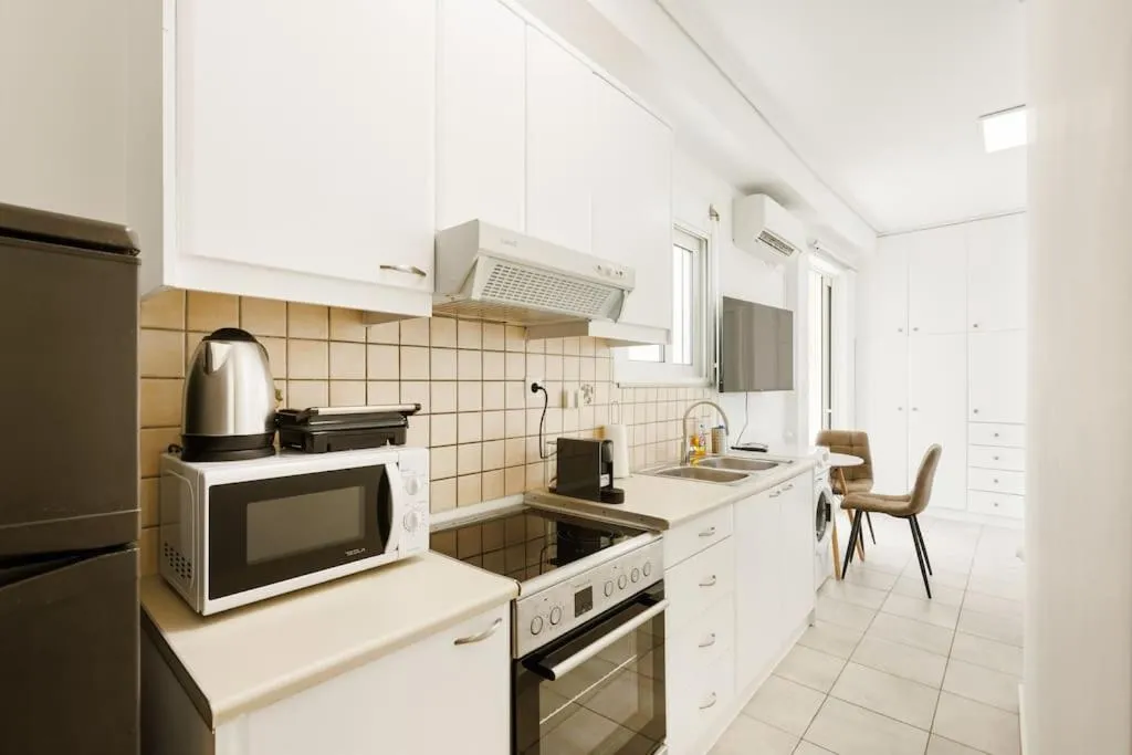 Image 2 of Adorable sunny studio with private balcony II