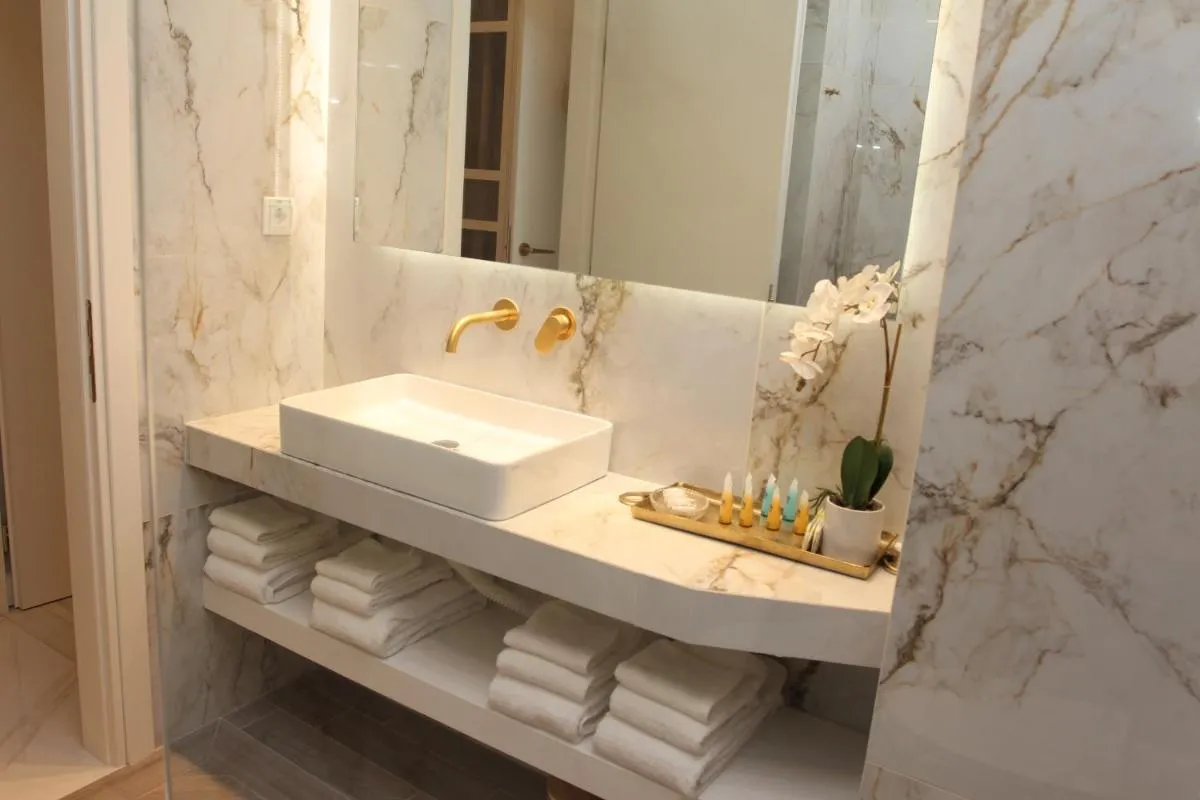 Image 5 of Adri & Marg luxury living