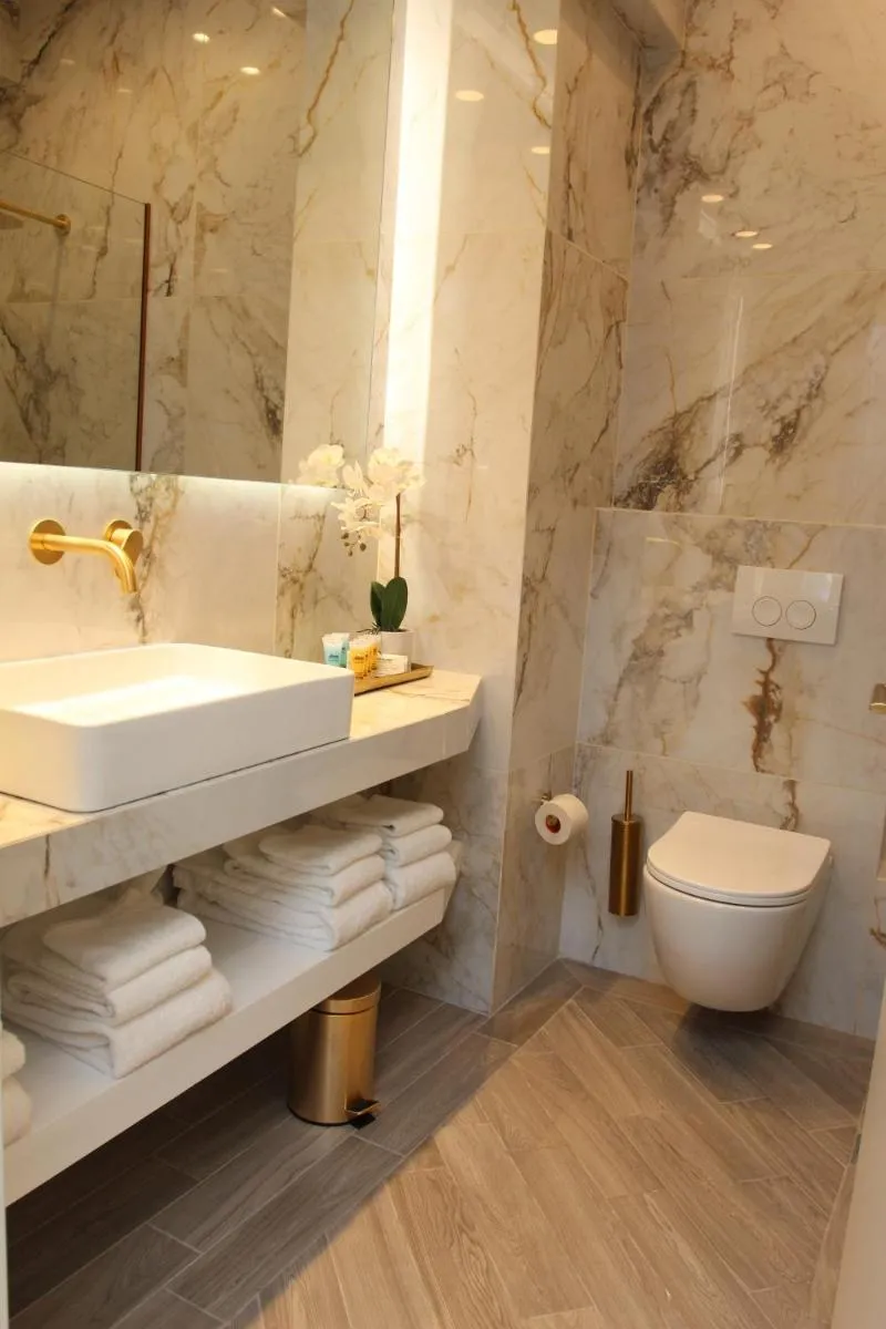 Image 3 of Adri & Marg luxury living
