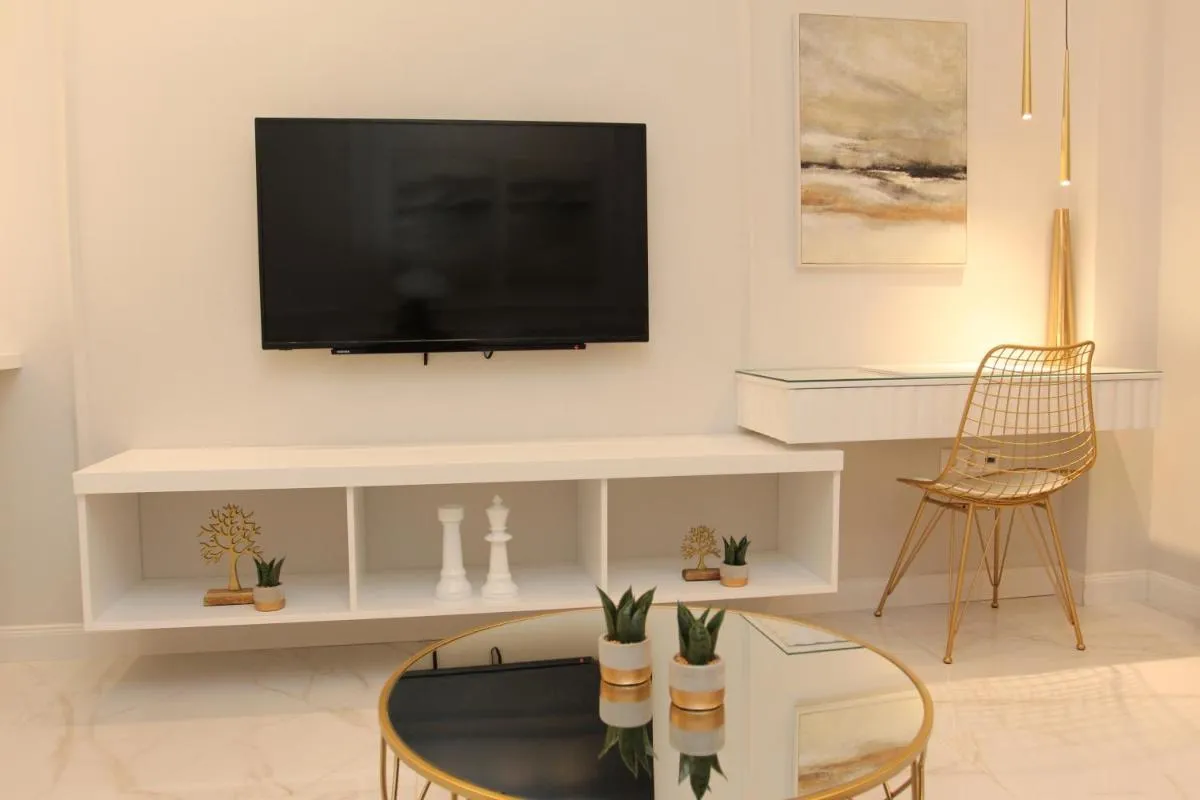 Image 2 of Adri & Marg luxury living