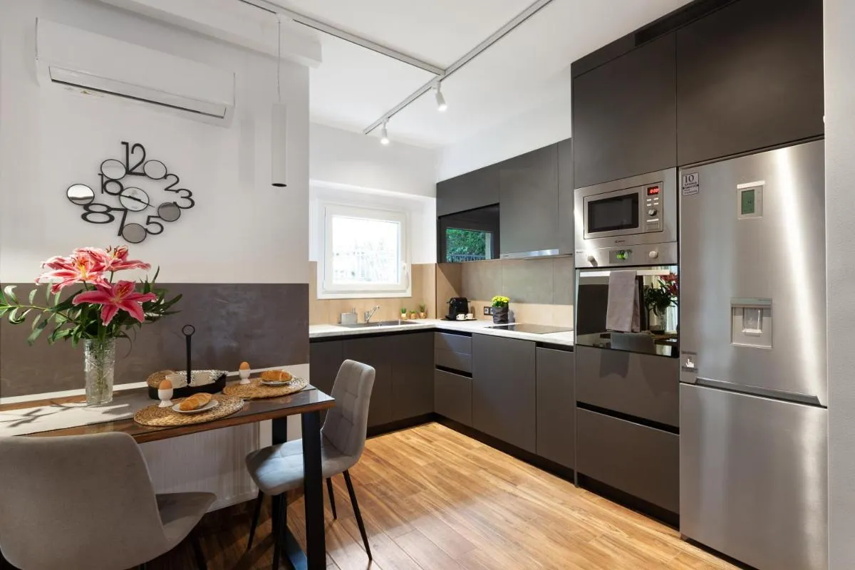 Image 2 of Apartment by Flisvos Marina