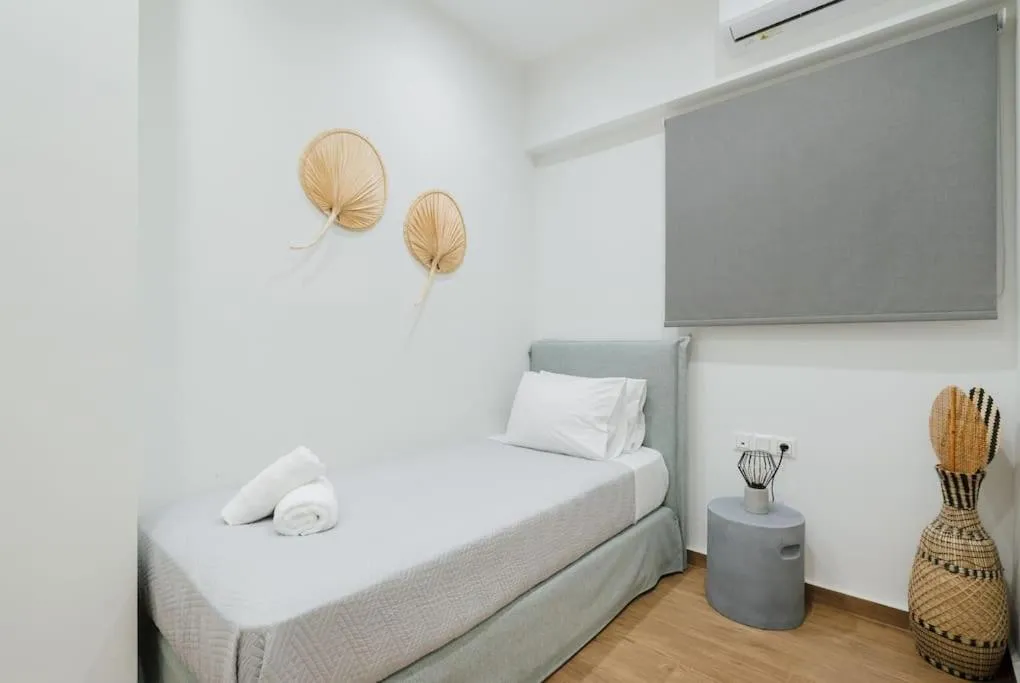 Image 6 of A place 4 U No19