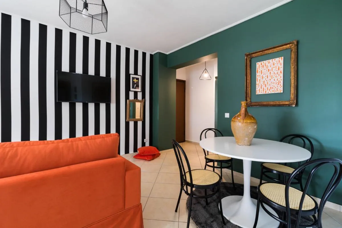 Image 4 of Athenian Stylish 2 bdrm Apartment