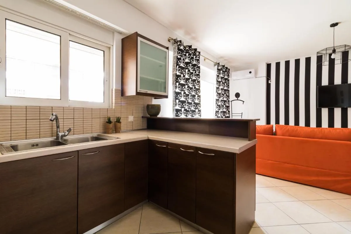 Image 2 of Athenian Stylish 2 bdrm Apartment