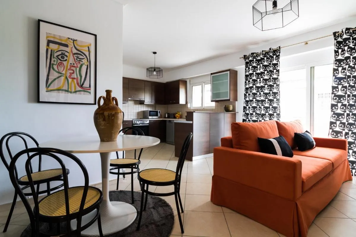 Image 3 of Athenian Stylish 2 bdrm Apartment