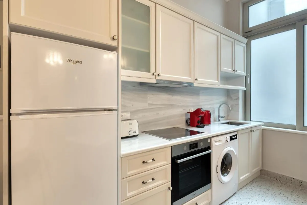 Image 6 of Athenian Vintage Apartments