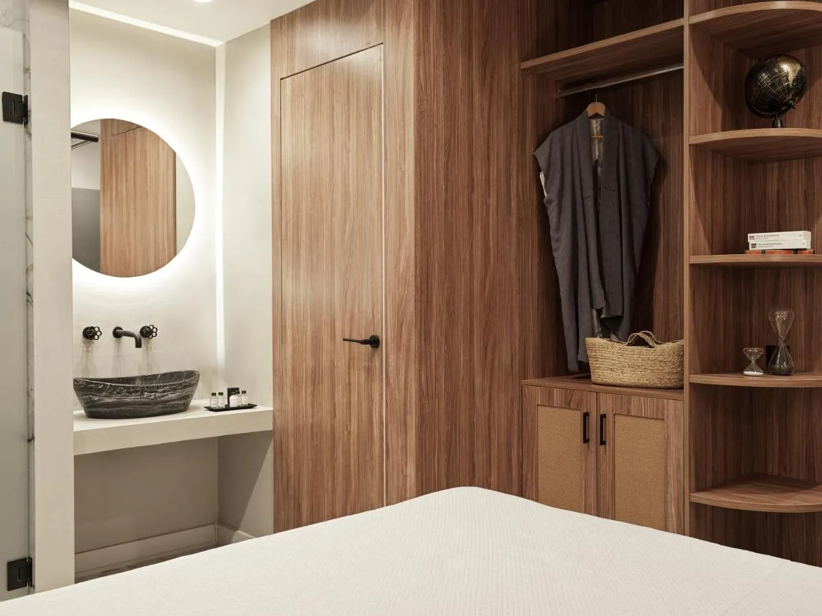 Image 2 of Athens City View Urban Suites