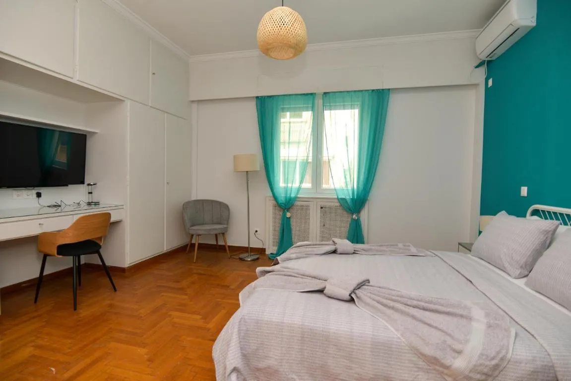 Image of Athens central studio in front of Syntagma metro