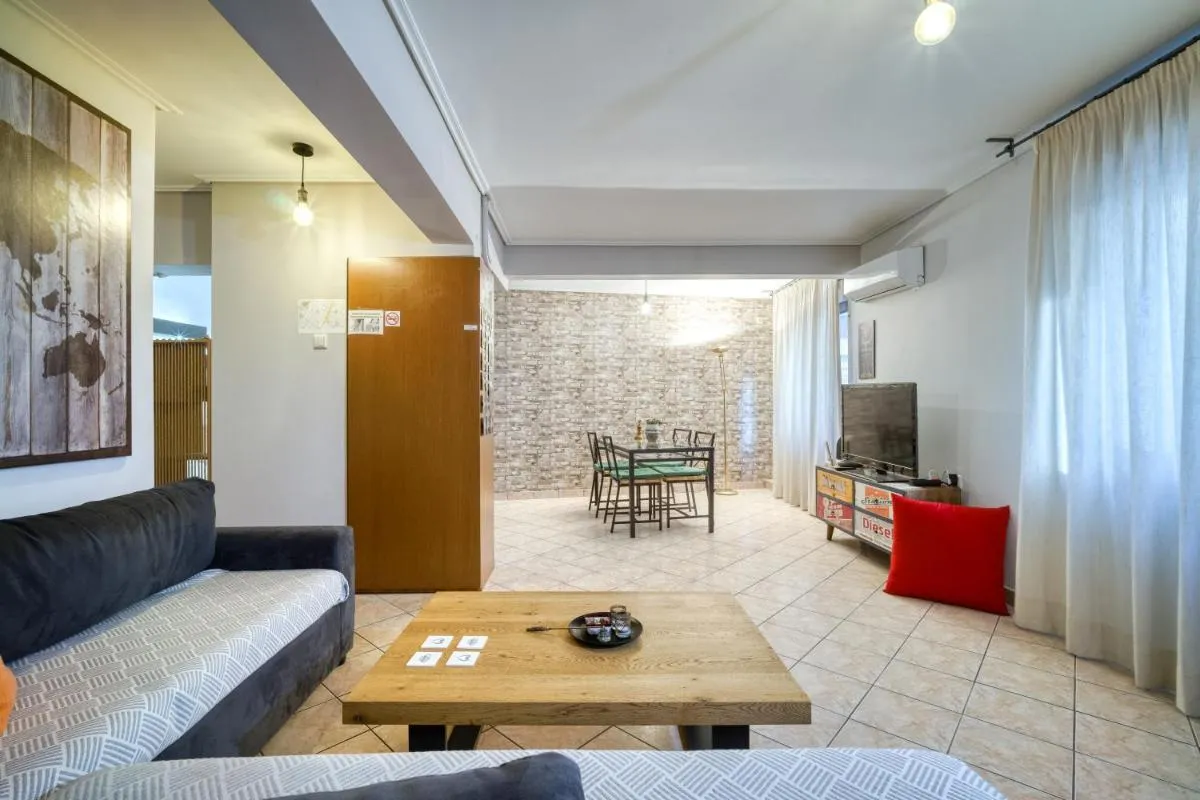 Image 4 of Athens metro apartment