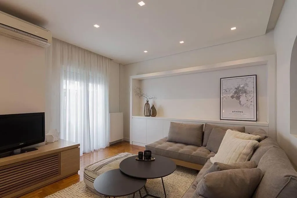 Image 2 of A unique apartment in the historical center-3BDs