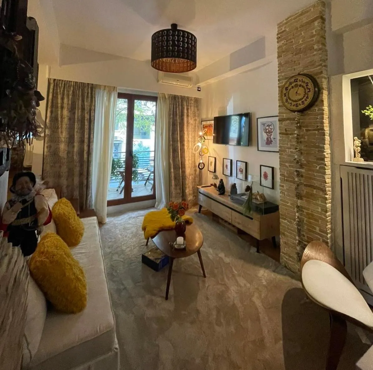 Image 6 of Avant-Garde Studio