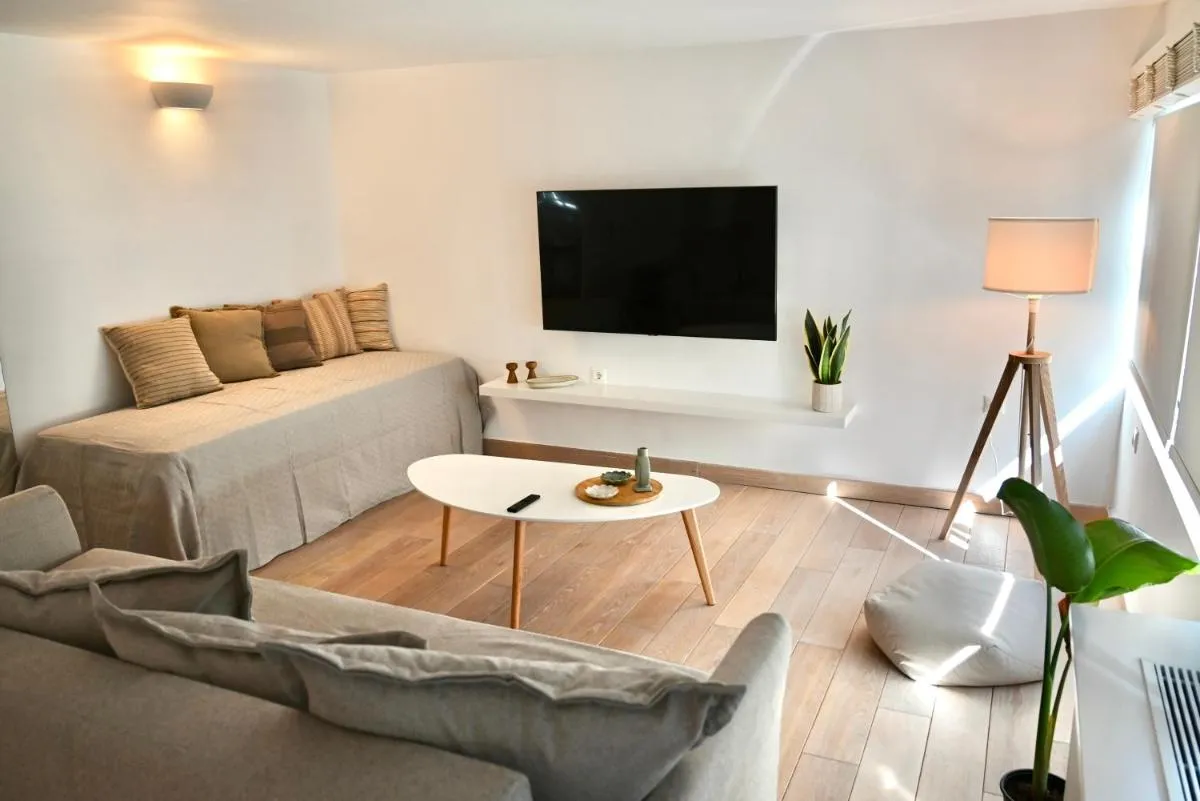 Image 2 of Bright and comfy apartment in the heart of Athens