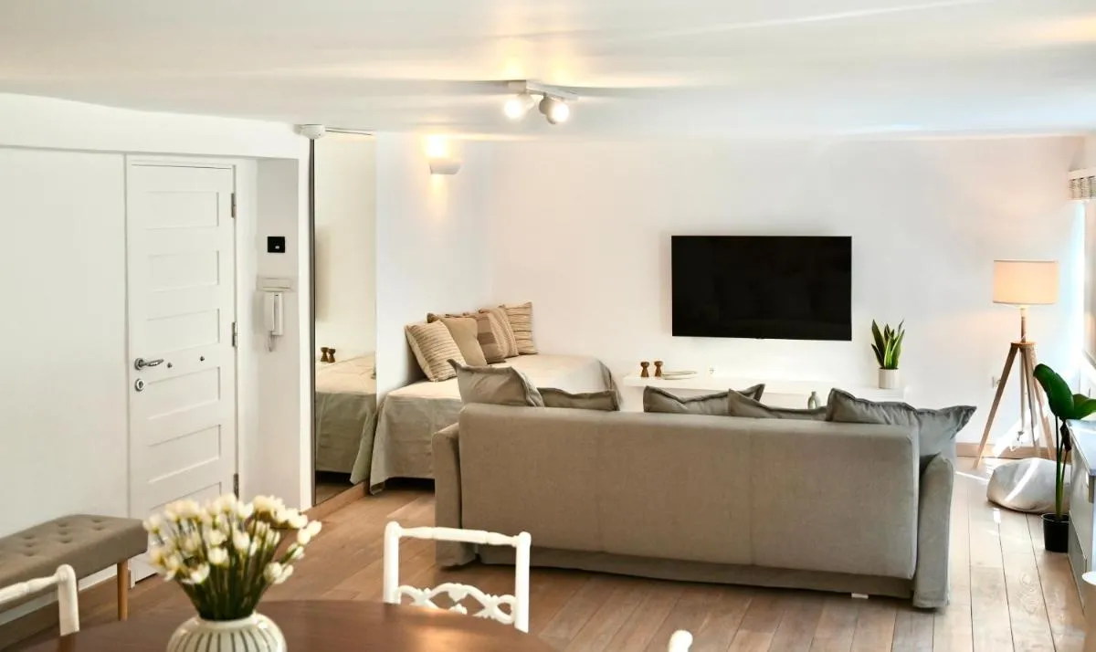 Image 4 of Bright and comfy apartment in the heart of Athens