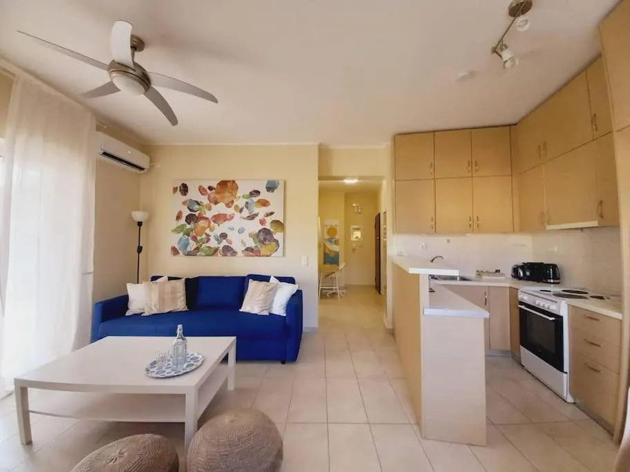 Image of (C4) Blue -Spacious 1bdr corner flat/balcony/view