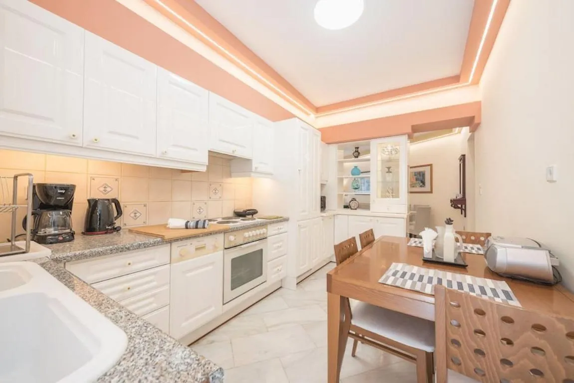 Image of Central 3BR Apartment Next to Panormou Metro!