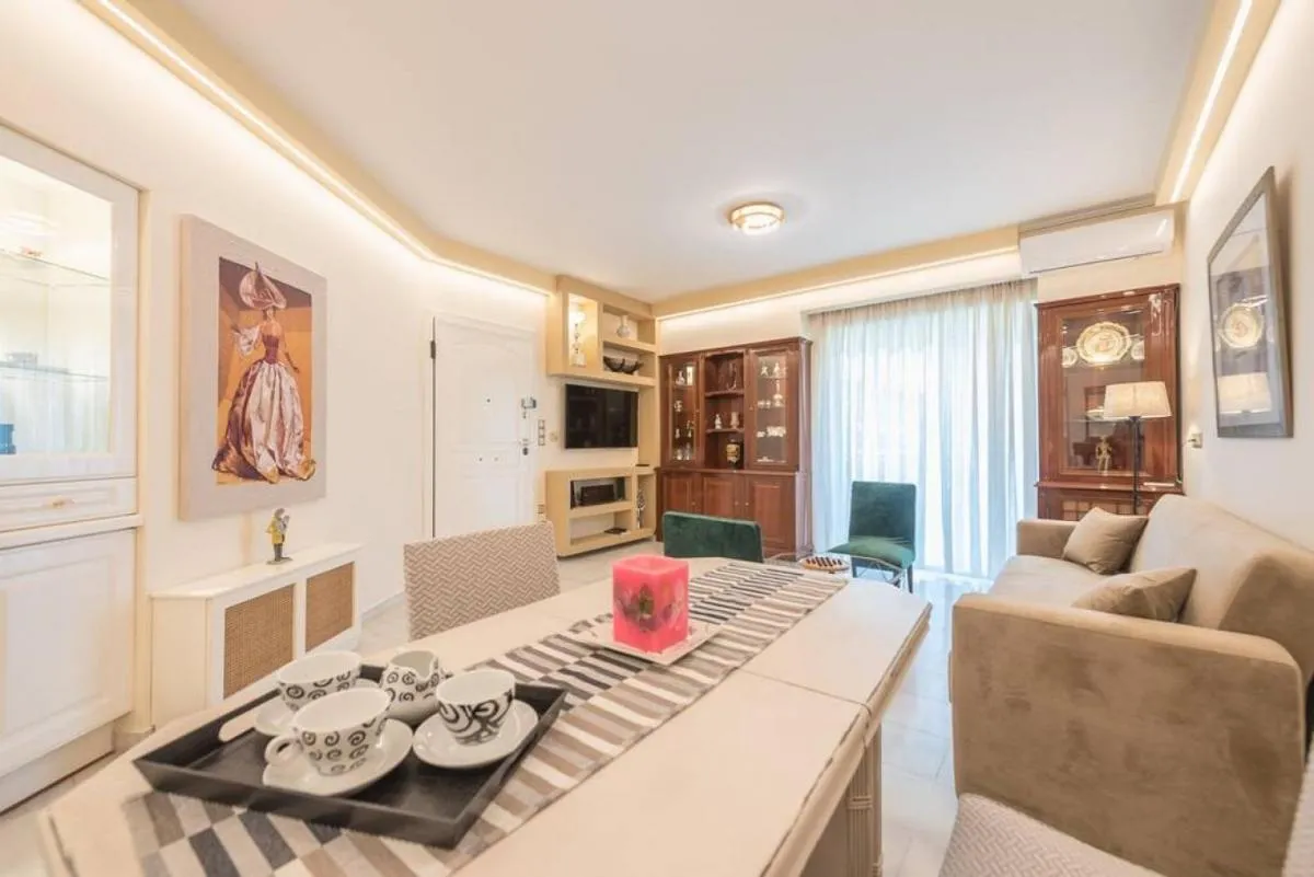 Image 4 of Central 3BR Apartment Next to Panormou Metro!