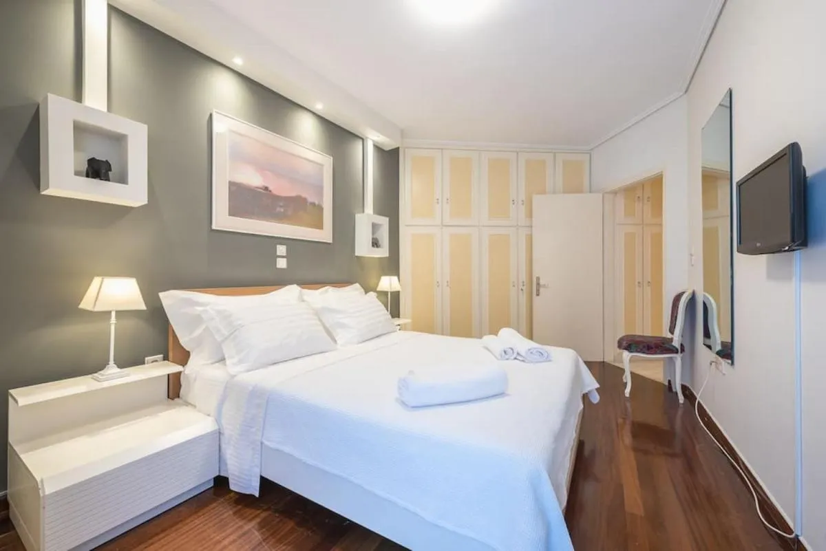 Image 6 of Central 3BR Apartment Next to Panormou Metro!