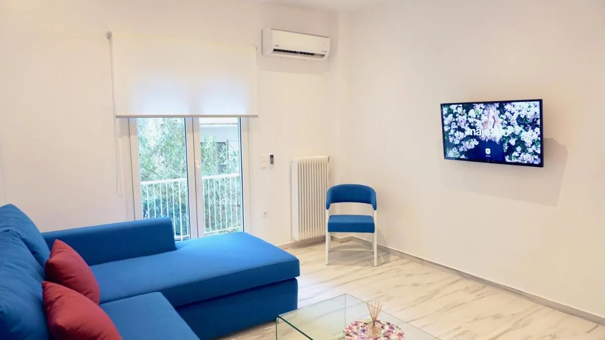 Image 2 of Central, Bright Apt in Athens near Metro