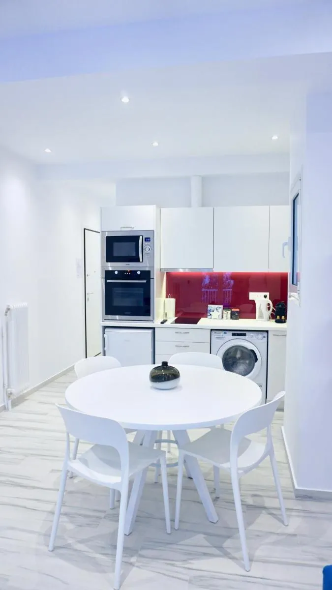 Image 4 of Central, Bright Apt in Athens near Metro