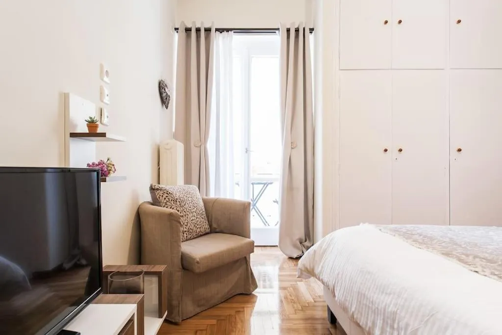 Image 1 of Central, Cozy & Vintage