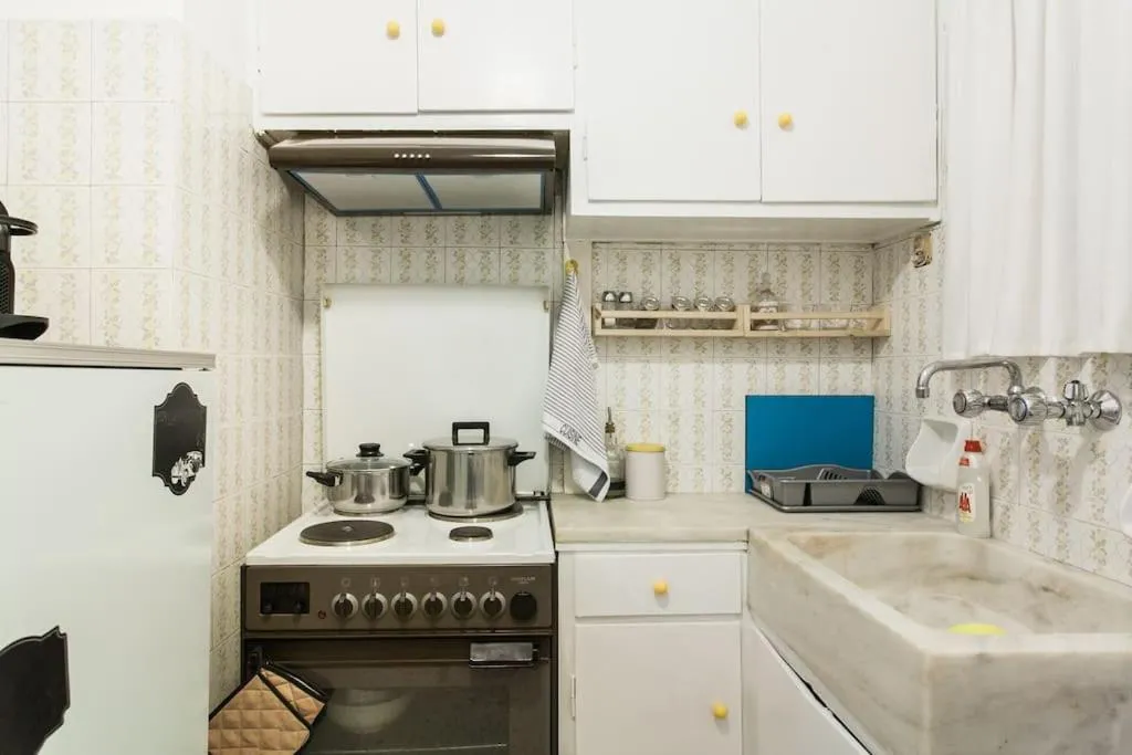 Image 2 of Central, Cozy & Vintage