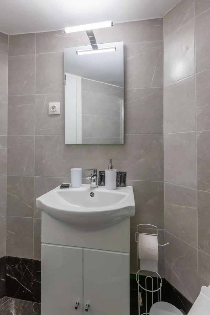 Image 5 of Chic New Pagrati suite