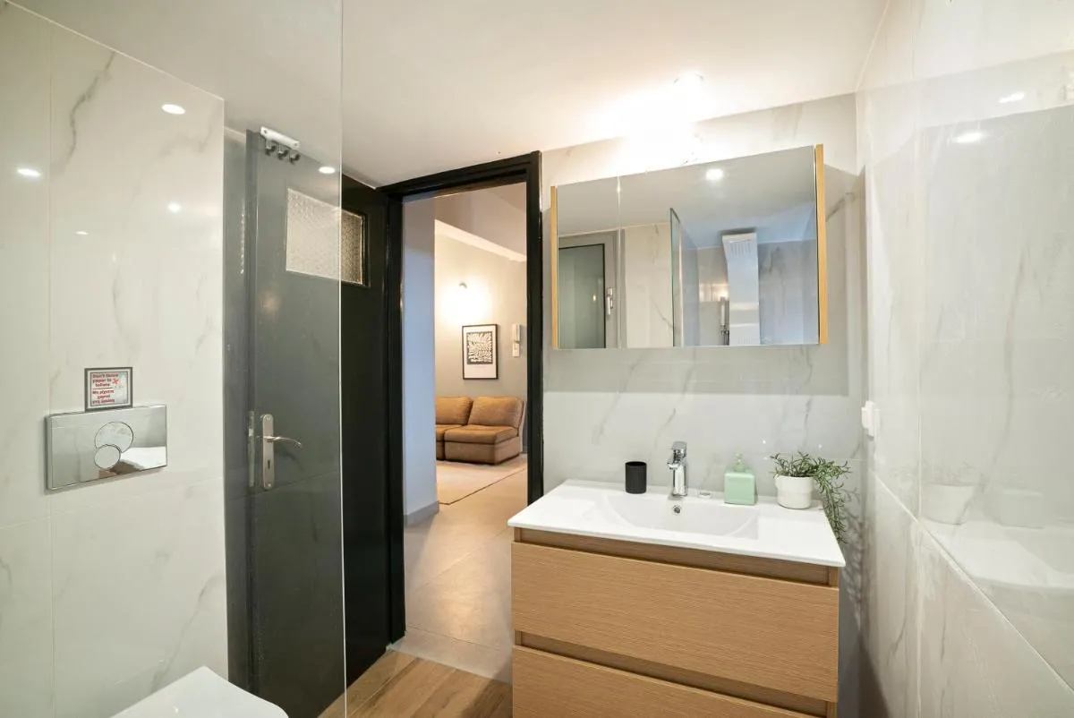 Image 2 of Chic Retreat 2BD 2 Bathrooms