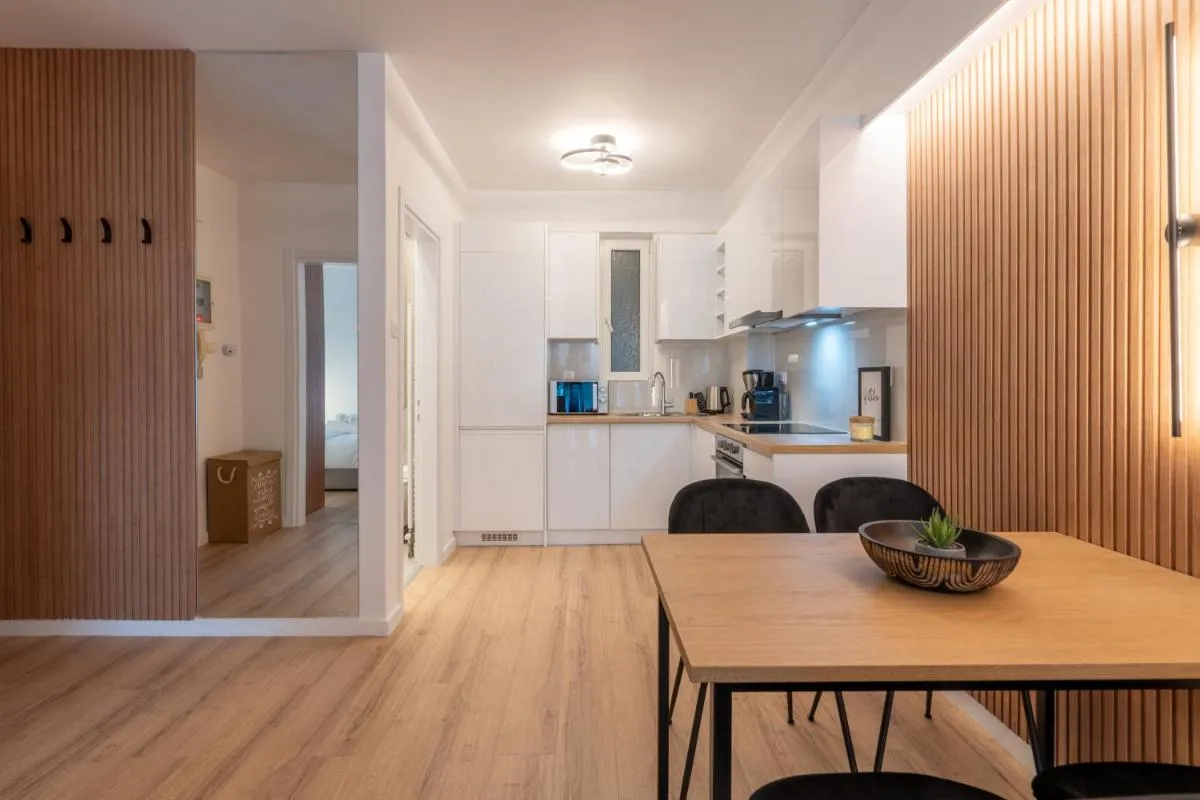 Image 3 of Chic and Lavish Apartment in Athens