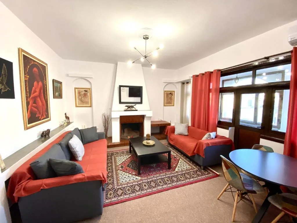 Image of Classic 2 Bedroom Apartment Next to Metro – Marousi