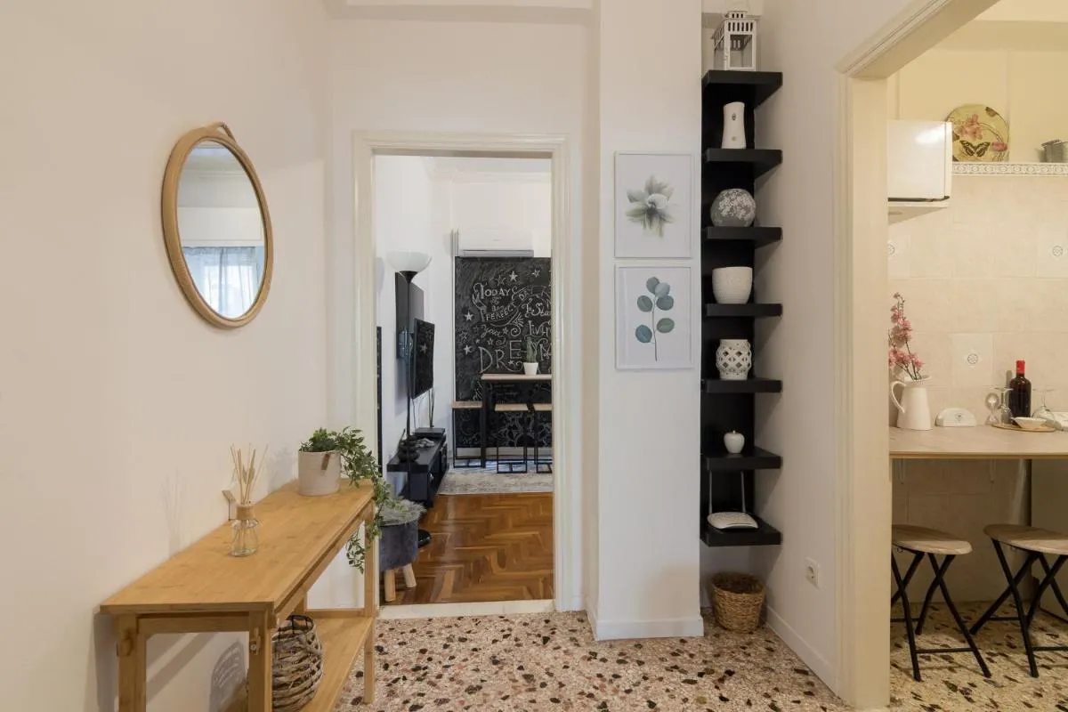 Image 3 of Classic And Modern Apartment in Athens