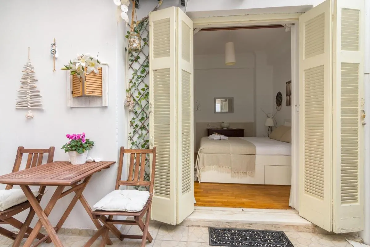 Image 6 of Classic And Modern Apartment in Athens