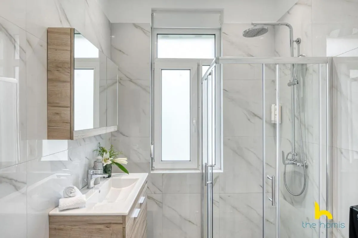 Image 2 of Contemporary 2-BDR APT near Kalimarmaro & Alsos Park!