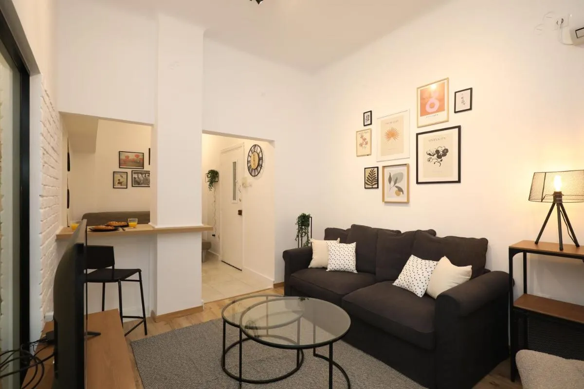 Image 4 of Cozy City Retreat – Greecing