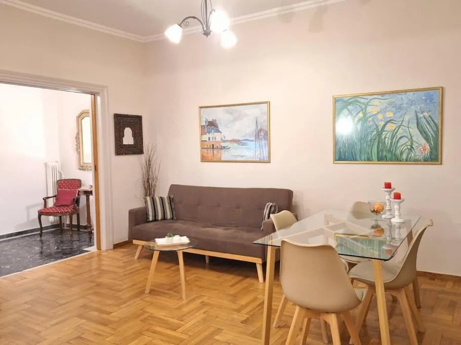 Image 2 of Cozy apartment next to metro station