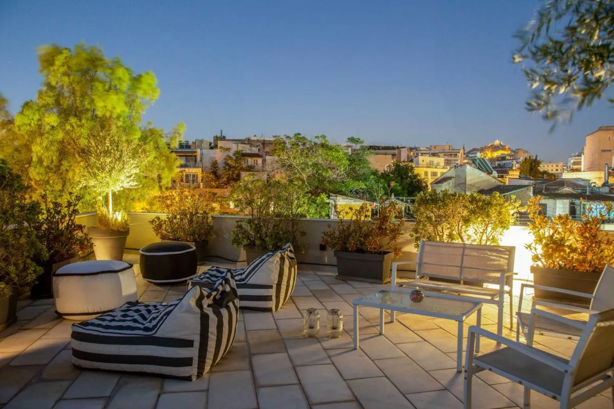 Image 5 of Deluxe apt with a Sharing Rooftop Deck